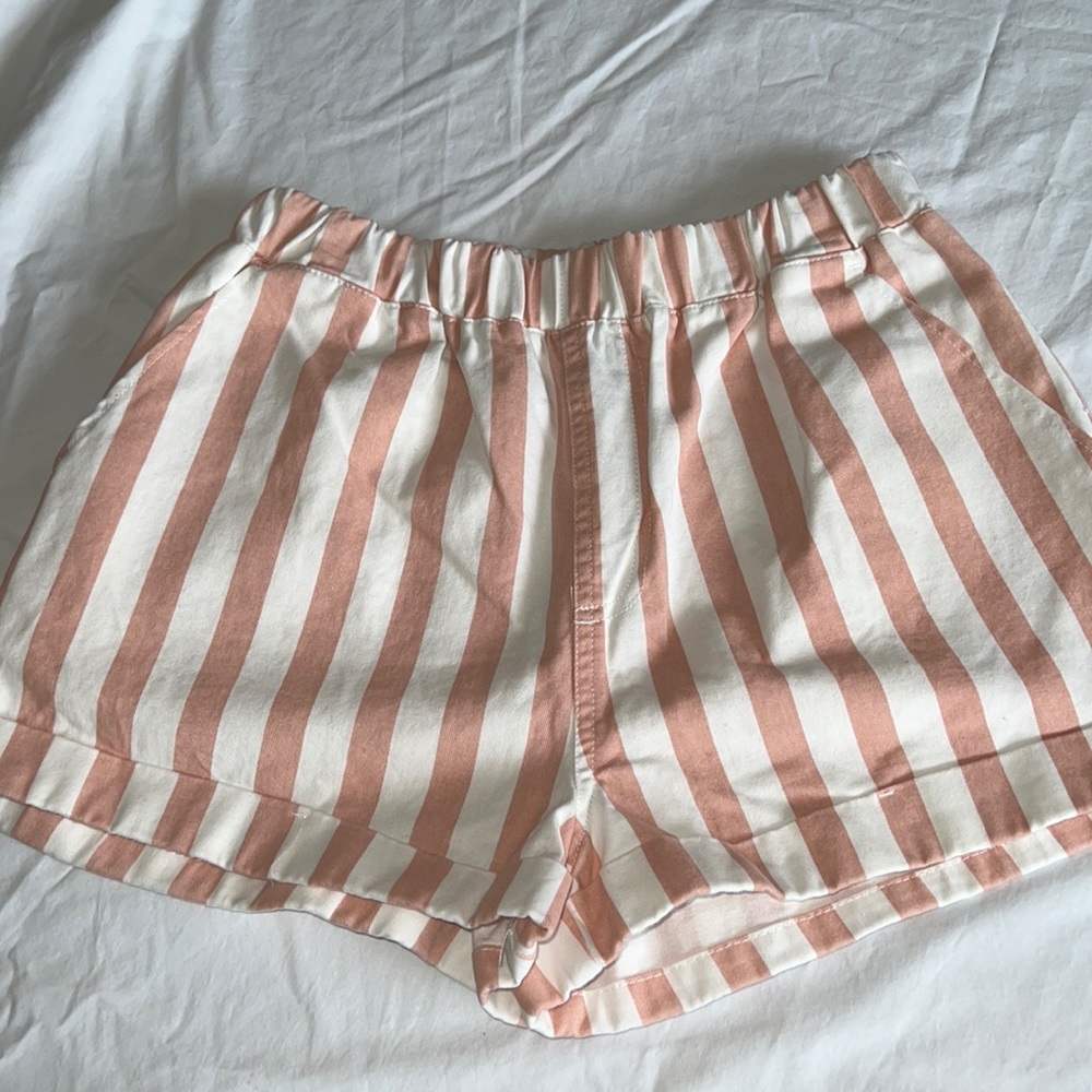 FOREVER 21. NWT. WOMENS SHORTS. SIZE M. PEACH AND WHITE STRIPES